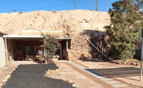 Desert Gum Retreat Gough St - e-Seniors 7