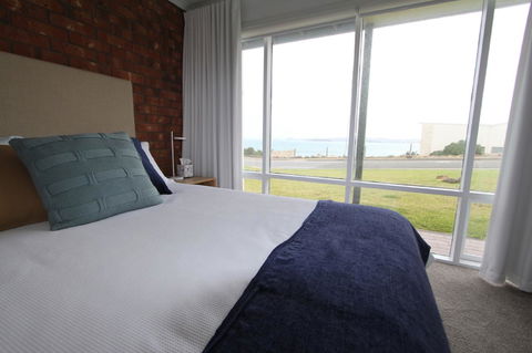 'Southern Sands' Beachfront Apartments - e-Seniors 12