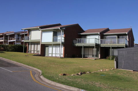 'Southern Sands' Beachfront Apartments - e-Seniors 1