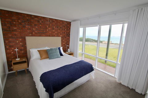 'Southern Sands' Beachfront Apartments - e-Seniors 13