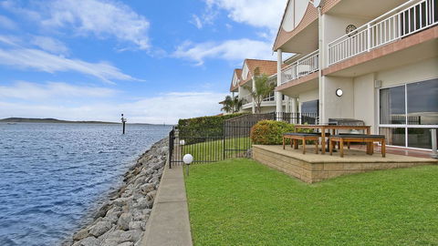 Salt Waterfront Apartment - e-Seniors 4