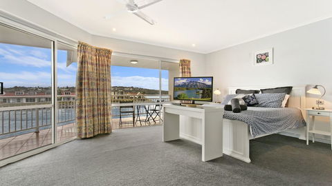 Salt Waterfront Apartment - e-Seniors 10