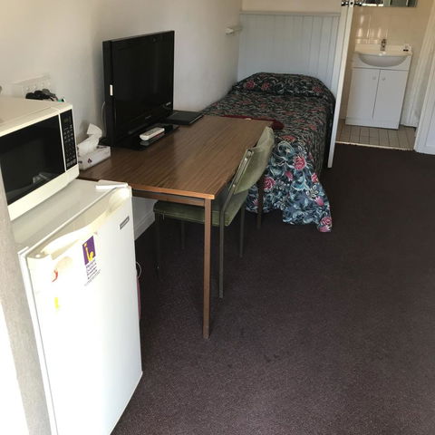 Travelway Motel - e-Seniors 4
