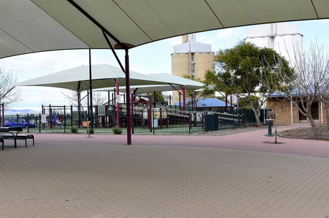 Travelway Motel - e-Seniors 28