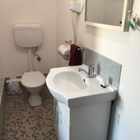 Travelway Motel - e-Seniors 11