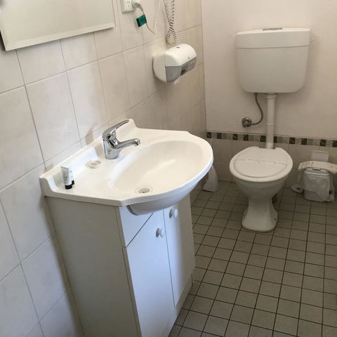 Travelway Motel - e-Seniors 1
