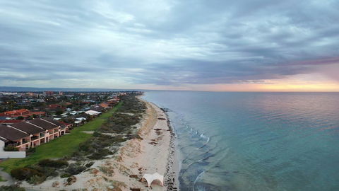 Luxurious 3 Bedroom Beachfront - Panoramic Views - e-Seniors 1
