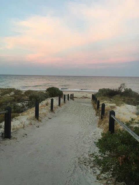Luxurious 3 Bedroom Beachfront - Panoramic Views - e-Seniors 12