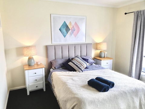 Luxurious 3 Bedroom Beachfront - Panoramic Views - e-Seniors 7