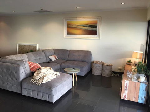 Luxurious 3 Bedroom Beachfront - Panoramic Views - e-Seniors 4