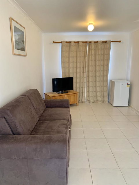 Bayview Beach House Apartment No 1 - e-Seniors 4