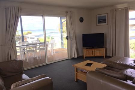 Bayview Beach House Apartment No 1 - e-Seniors 10
