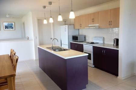 Bayview Beach House Apartment No 1 - e-Seniors 3