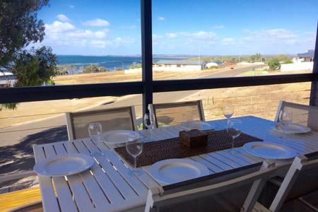 Bayview Beach House Apartment No 1 - e-Seniors 1