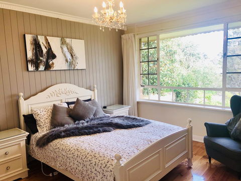 Stunning House With Beautiful Entertainment Area!! - e-Seniors 2