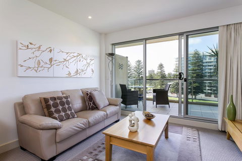 Glenelg Holiday Apartments-Pier - e-Seniors 3