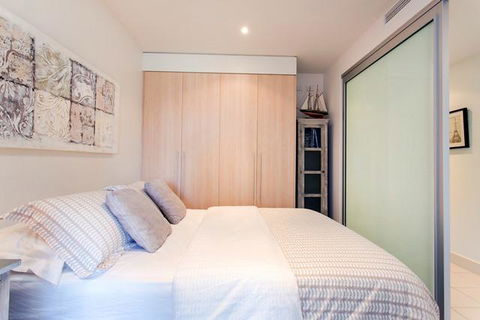 Glenelg Holiday Apartments-Pier - e-Seniors 4