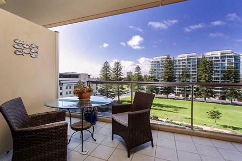 Glenelg Holiday Apartments-Pier - e-Seniors 6