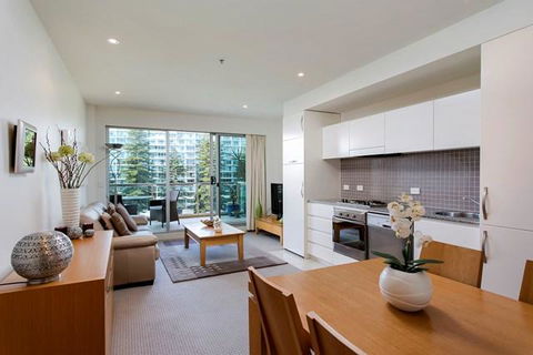 Glenelg Holiday Apartments-Pier - e-Seniors 1