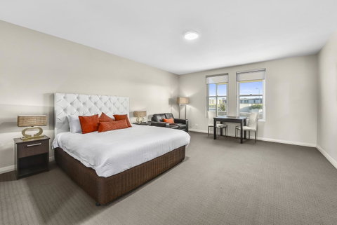Robe Marina Accommodation - e-Seniors 9