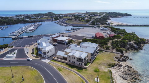 Robe Marina Accommodation - e-Seniors 0