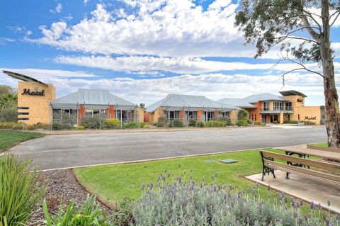 Strath Motel - e-Seniors 22