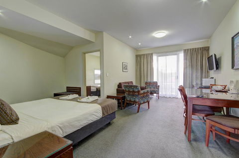 Strath Motel - e-Seniors 19
