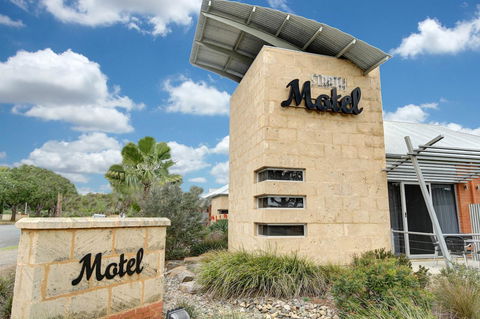 Strath Motel - e-Seniors 1