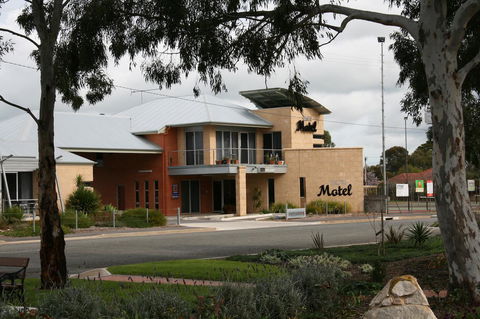 Strath Motel - e-Seniors 7