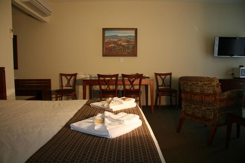 Strath Motel - e-Seniors 9