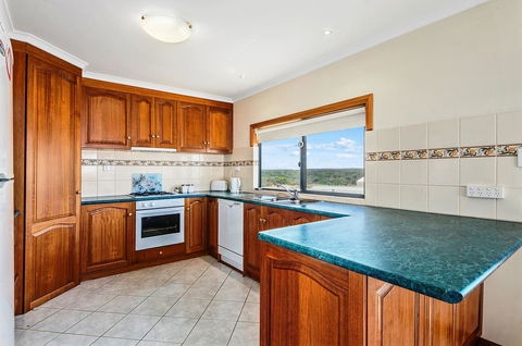 Rocks Retreat House With Sea Views - e-Seniors 10