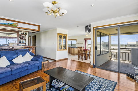 Rocks Retreat House With Sea Views - e-Seniors 0