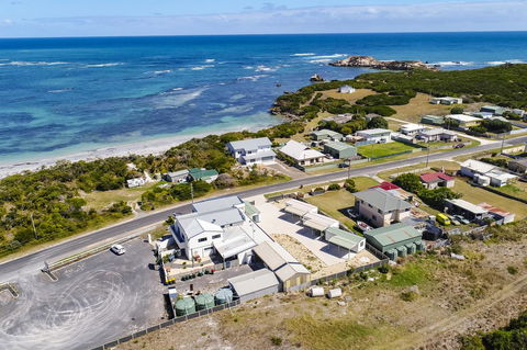 Rocks Retreat House With Sea Views - e-Seniors 17