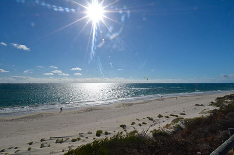 Cottesloe Beachfront Ocean View Apartment - e-Seniors 8