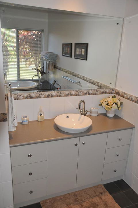 Glenelg On King Bed & Breakfast - e-Seniors 25