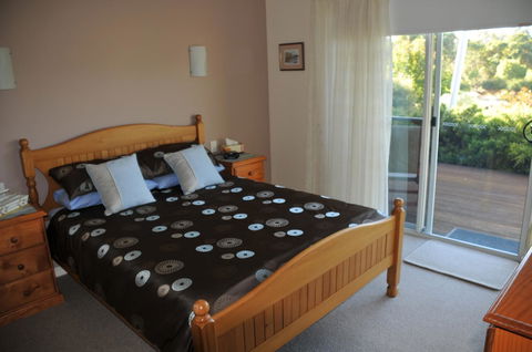 Glenelg On King Bed & Breakfast - e-Seniors 24