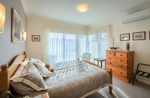 Glenelg On King Bed & Breakfast - e-Seniors 1