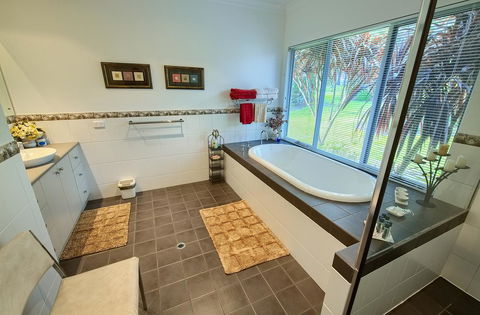 Glenelg On King Bed & Breakfast - e-Seniors 3