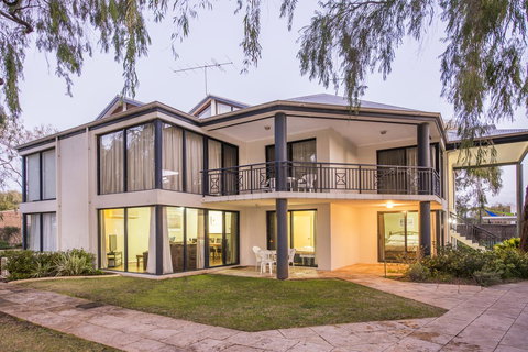 Cape View Beach Resort - e-Seniors 21