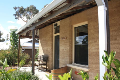 Hotham Ridge Winery And Cottages - e-Seniors 0