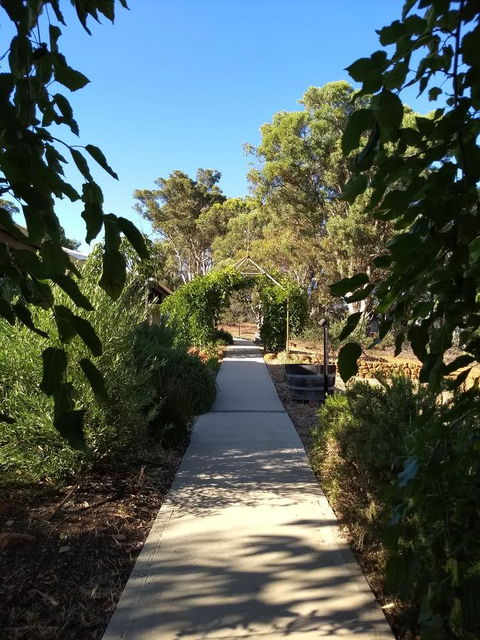 Hotham Ridge Winery And Cottages - e-Seniors 34