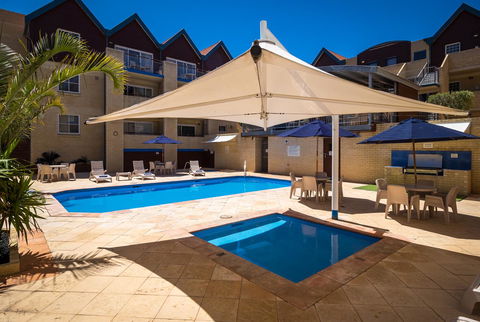 Hillarys Harbour Resort - e-Seniors 2
