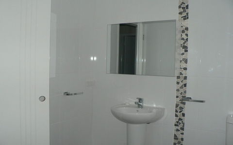 Breezes Apartments - e-Seniors 11