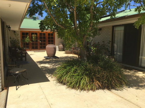 Nivalis Bed And Breakfast - e-Seniors 10