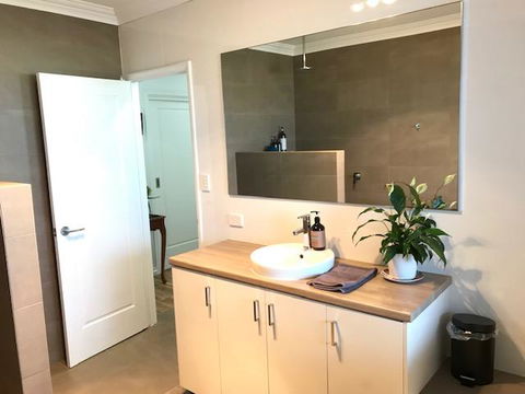 The Mains Guest House - e-Seniors 9