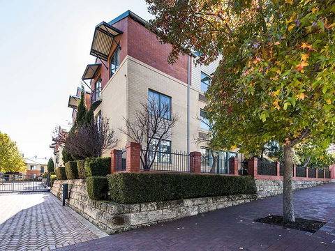 Subiaco Village 28 - e-Seniors 25