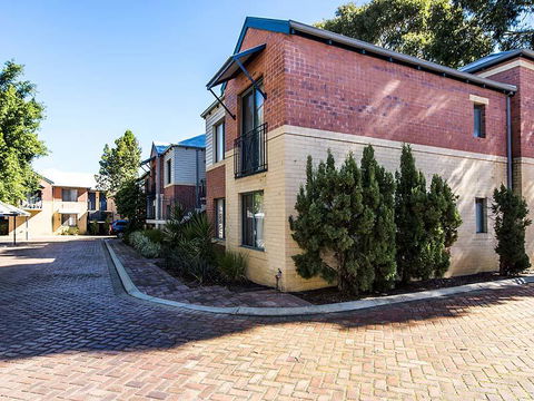 Subiaco Village 28 - e-Seniors 24