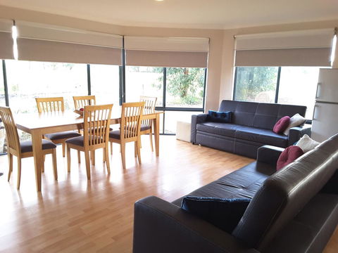 Cosy Corner Chalets - e-Seniors 0