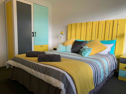 Stylish Colourfull Getaway - e-Seniors 6