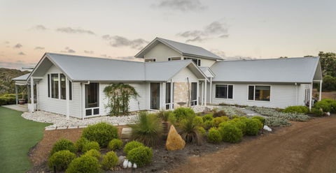 The White House At Wallcliffe Farms - e-Seniors 2